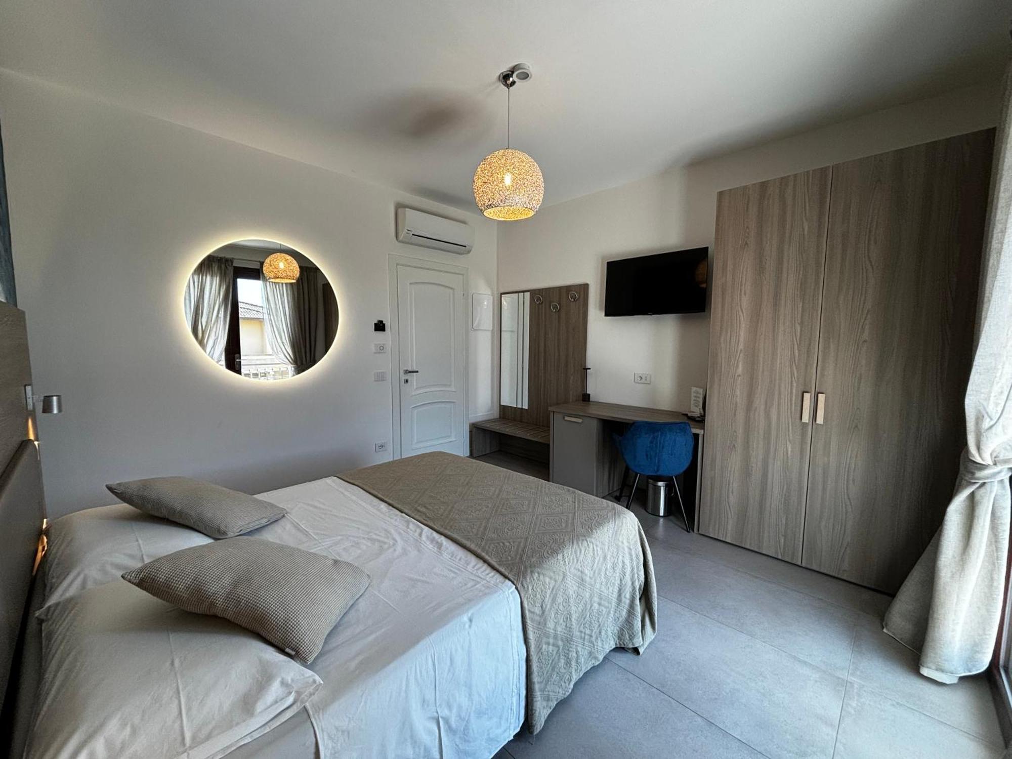 Villa Elena Desenzano del Garda Buitenkant foto