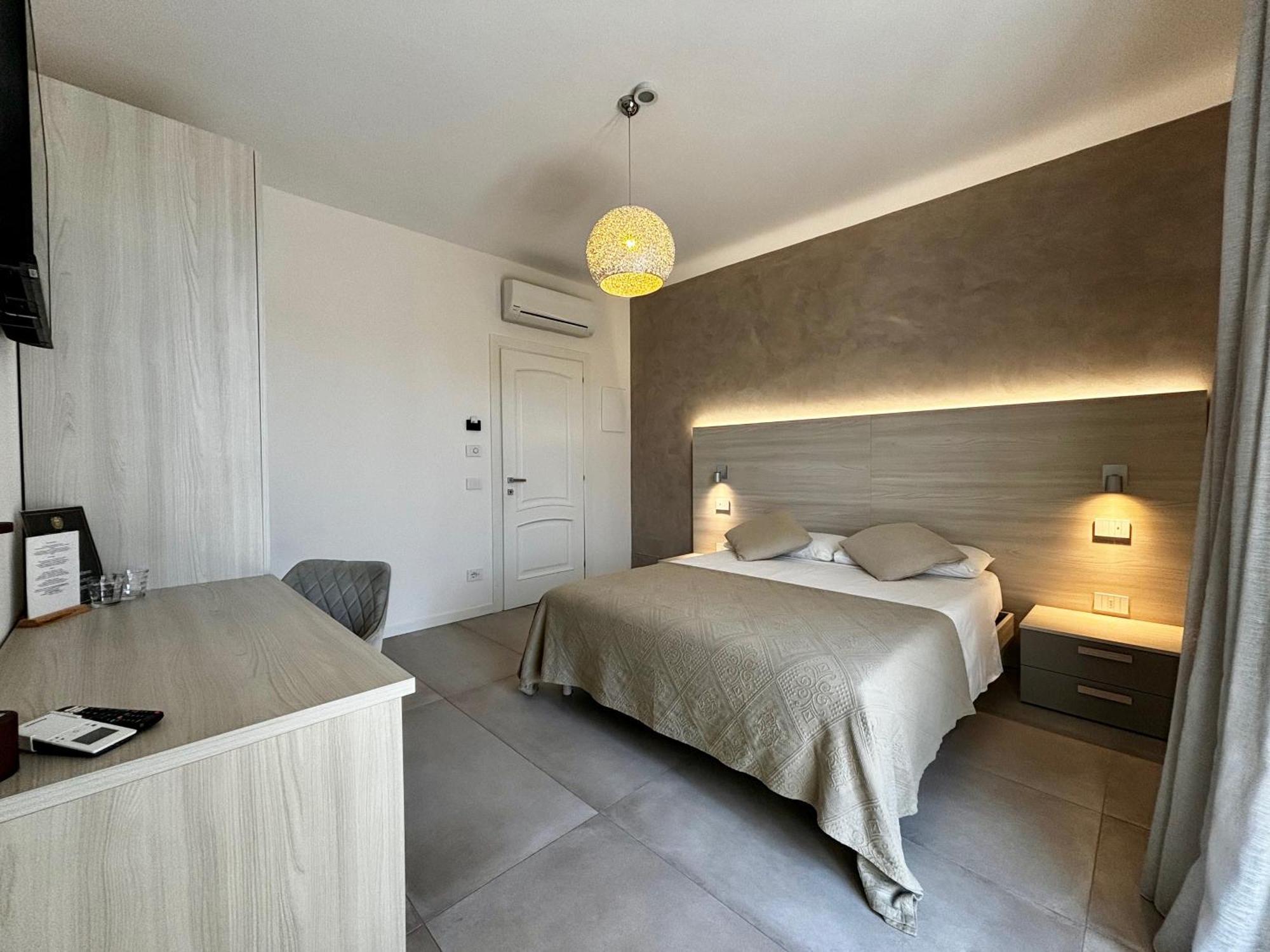 Villa Elena Desenzano del Garda Buitenkant foto